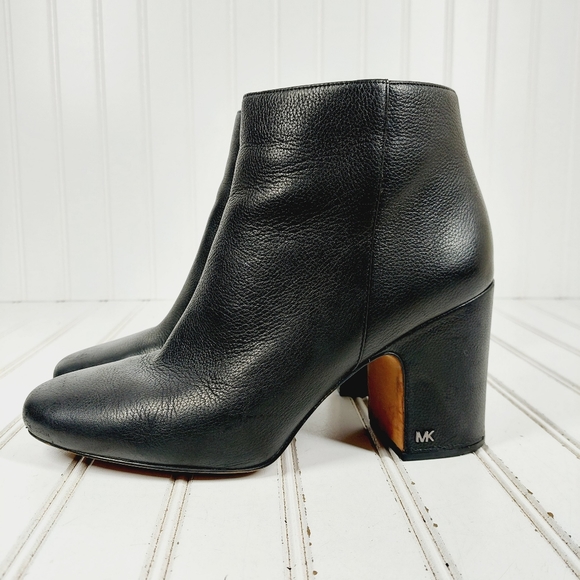 Michael Kors Black Leather Slip On Side Zip Block Heel Ankle Boots D856 - Picture 1 of 14
